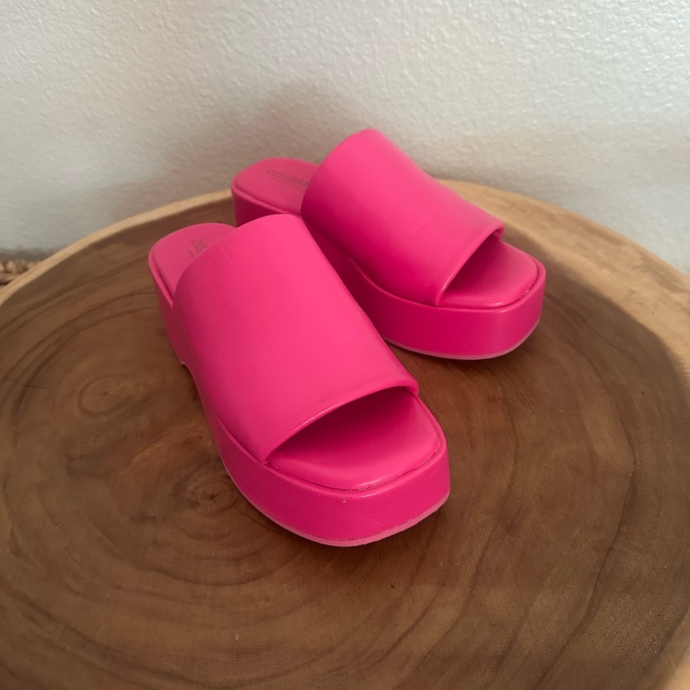 Cushionaire pink slides